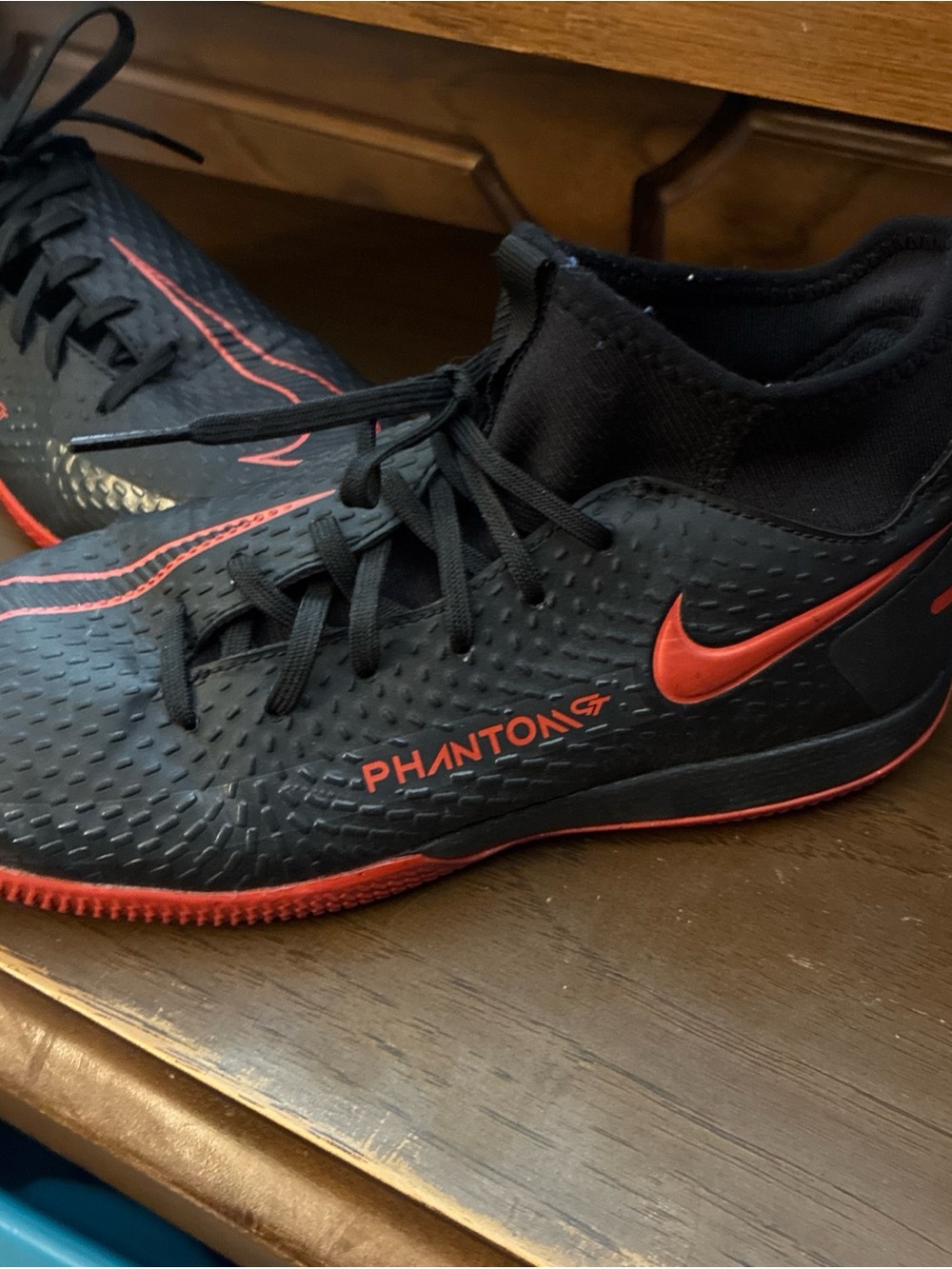 Nike Phantom GT Academy Dynamic Fit Indoor Soccer Shoes Chili Red Black Size 3Y